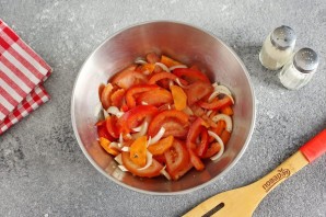 Рыбные стейки с овощами в духовке