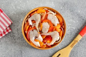 Рыбные стейки с овощами в духовке