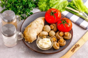 Салат из курицы и помидоров