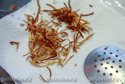 Салат «Муравейник» из картофельной соломки со шпротами Салат «Муравейник» из картофельной соломки со шпротами