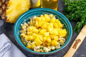 Салат с цесаркой с ананасом