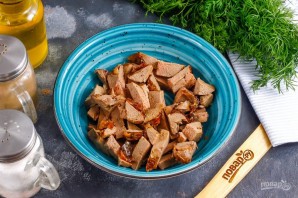 Салат с говяжьей печенью