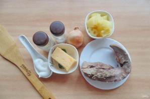 Салат с языком и ананасом