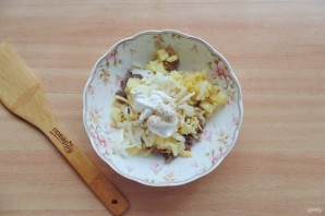 Салат с языком и ананасом