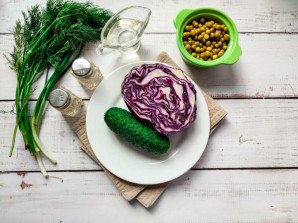 Салат с краснокочанной капустой и горошком