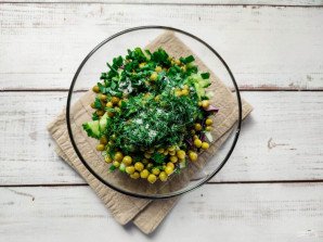 Салат с краснокочанной капустой и горошком