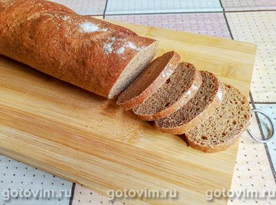 Салат с креветками, огурцом, помидорами и ржаными сухариками