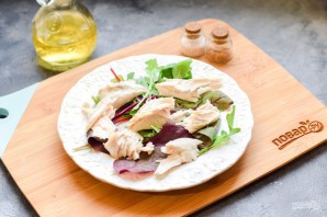 Салат с курицей и сухариками Салат с курицей и сухариками