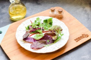 Салат с курицей и сухариками Салат с курицей и сухариками