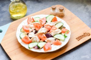 Салат с курицей и сухариками Салат с курицей и сухариками