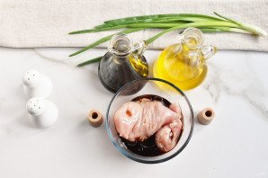 Салат с куриной грудкой и капустой