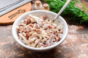 Салат с сайрой и фасолью