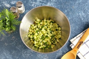 Салат с жареной курицей