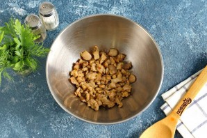 Салат с жареной курицей