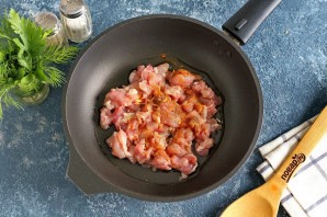 Салат с жареной курицей