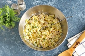 Салат с жареной курицей