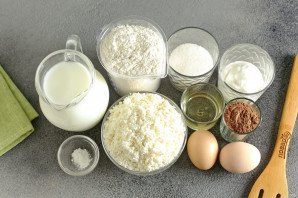 Шоколадный блинный торт с творожным кремом