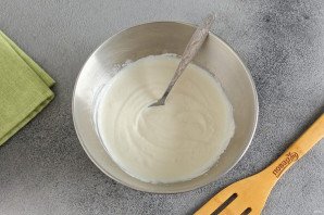 Шоколадный блинный торт с творожным кремом