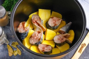 Скумбрия с картошкой в мультиварке