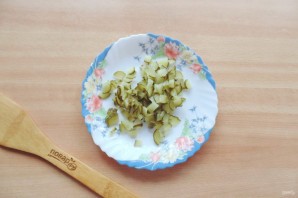 Слоеный салат с курицей и картофелем