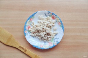 Слоеный салат с курицей и картофелем