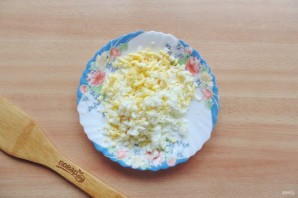 Слоеный салат с курицей и картофелем