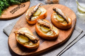 Советские бутерброды со шпротами