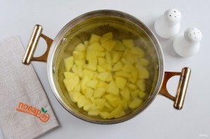 Суп с фасолью и огурцами