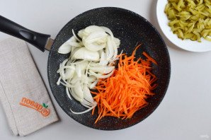 Суп с фасолью и огурцами