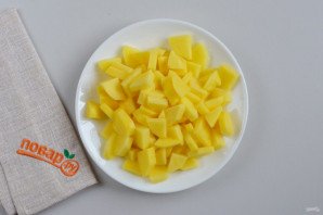 Суп с фасолью и огурцами