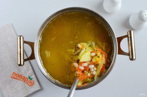 Суп с фасолью и огурцами