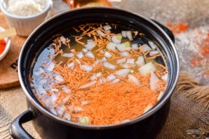 Суп с курицей и оливками