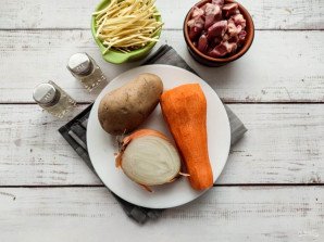 Суп с лапшой и куриными сердечками