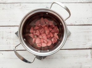 Суп с лапшой и куриными сердечками