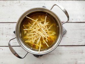 Суп с лапшой и куриными сердечками