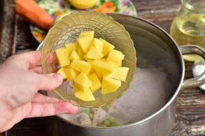 Суп с мясом и зеленым горошком Суп с мясом и зеленым горошком