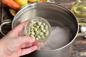 Суп с мясом и зеленым горошком Суп с мясом и зеленым горошком