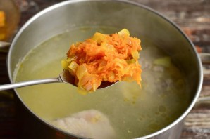Суп с мясом и зеленым горошком Суп с мясом и зеленым горошком