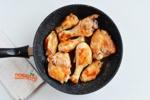 Вкусная жареная курица