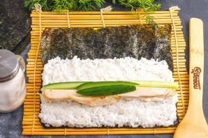 Жареные роллы с курицей