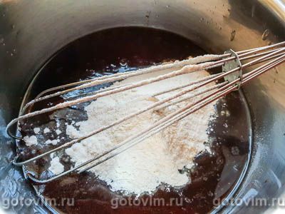 Бисквит на вине с шоколадной глазурью