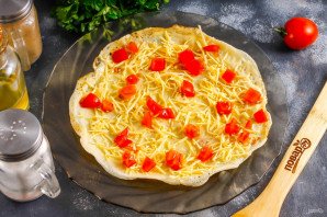 Блинный торт с помидорами и сыром