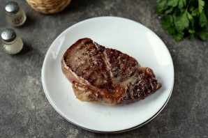 Чак ролл стейк на сковороде