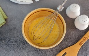 Яичный рулет с красной рыбой