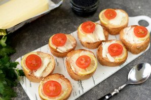 Канапе с икрой палтуса Канапе с икрой палтуса