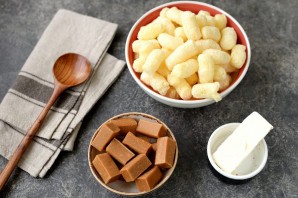 Колбаска из ирисок и кукурузных палочек Колбаска из ирисок и кукурузных палочек