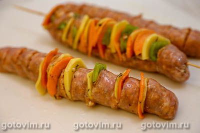 Колбаски для жарки с овощами и сыром на шпажках Колбаски для жарки с овощами и сыром на шпажках