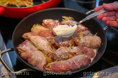 Крученики волынские из свинины с капустой, запеченные в сметане Крученики волынские из свинины с капустой, запеченные в сметане