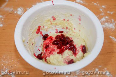 Кулич с вишней