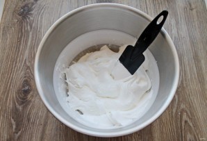 Меренговый рулет со сливками